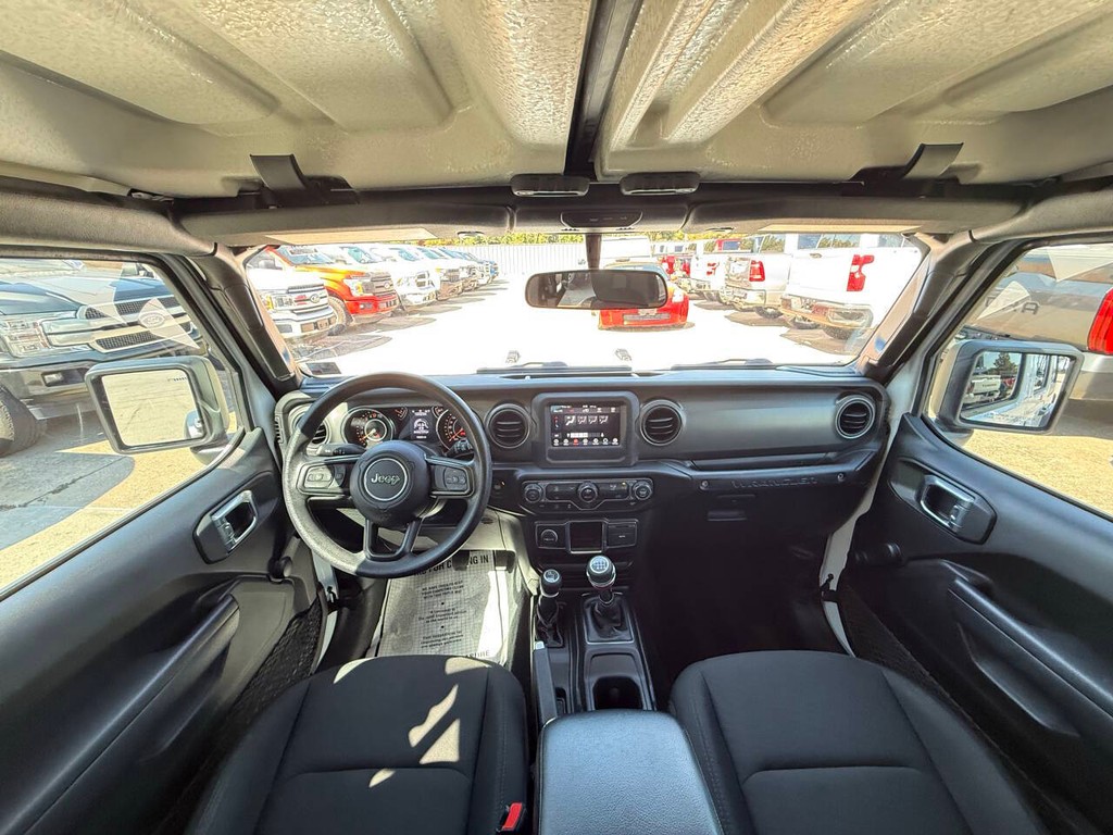 Jeep Wrangler Vehicle Full-screen Gallery Image 18
