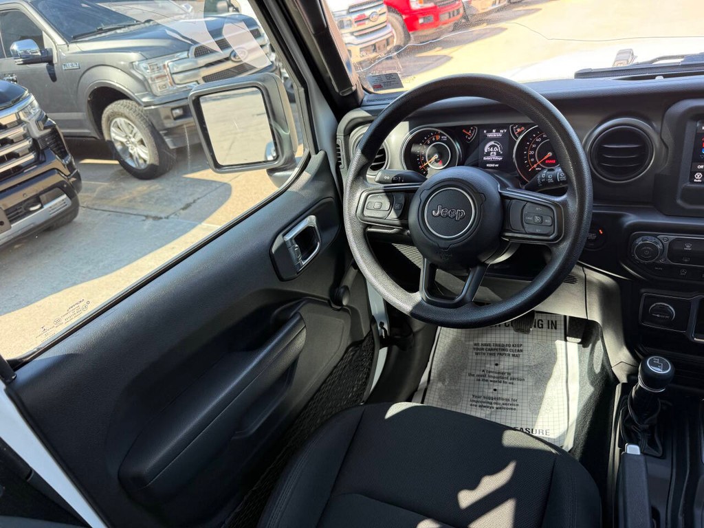 Jeep Wrangler Vehicle Full-screen Gallery Image 19