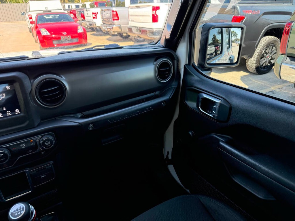 Jeep Wrangler Vehicle Full-screen Gallery Image 20