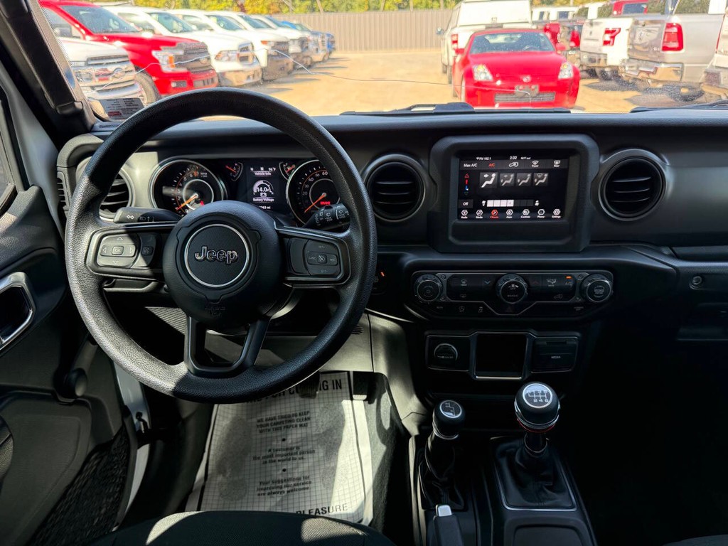 Jeep Wrangler Vehicle Full-screen Gallery Image 21