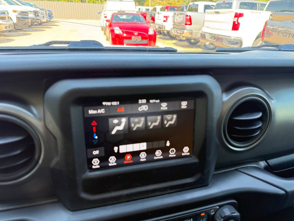 Jeep Wrangler Vehicle Full-screen Gallery Image 25