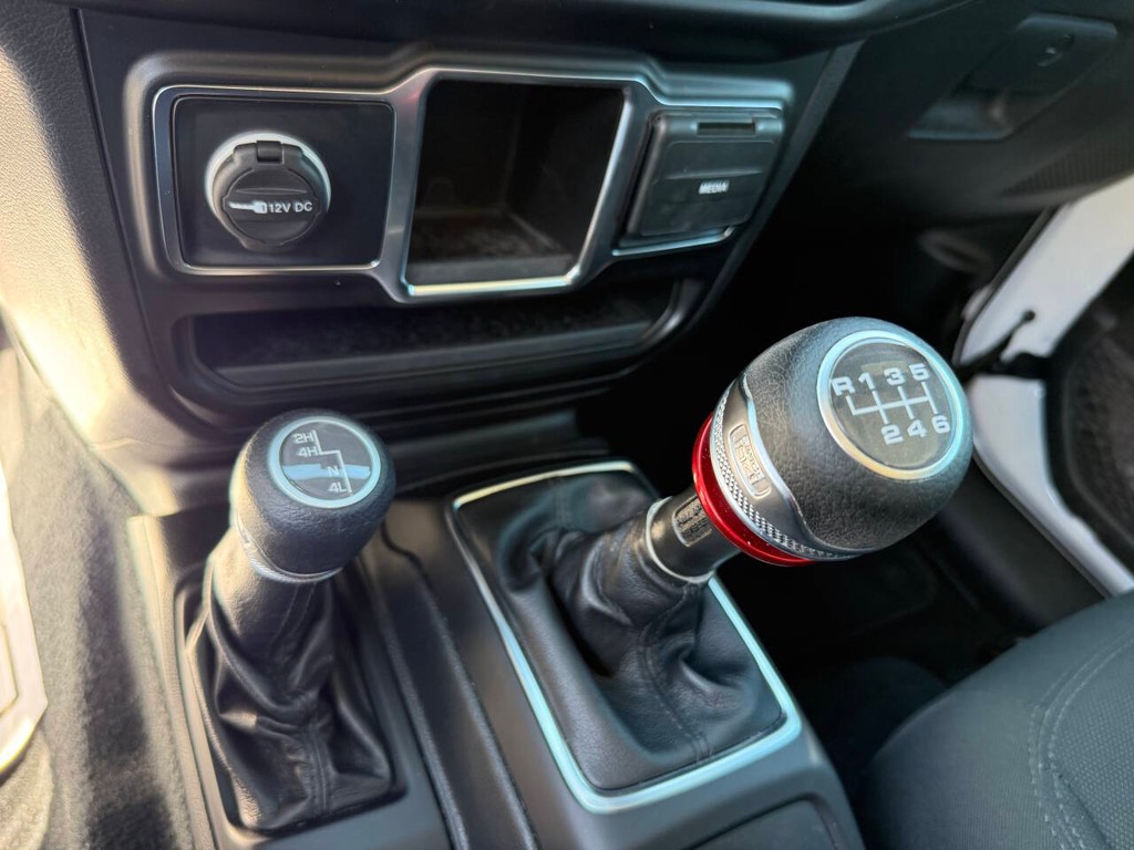 Jeep Wrangler Vehicle Full-screen Gallery Image 28