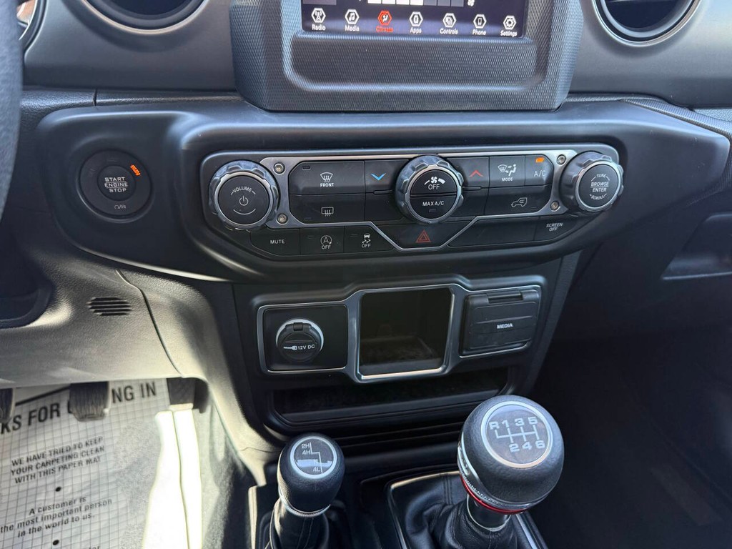 Jeep Wrangler Vehicle Full-screen Gallery Image 29