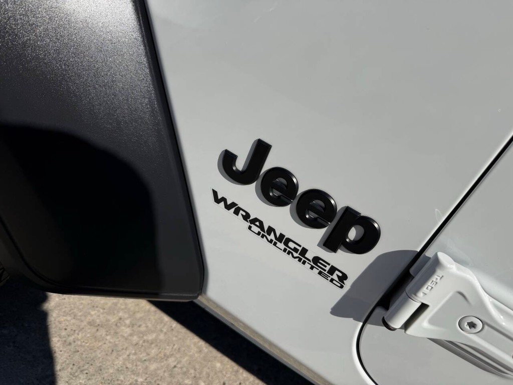 Jeep Wrangler Vehicle Full-screen Gallery Image 36