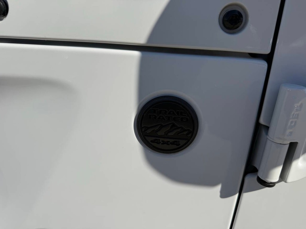 Jeep Wrangler Vehicle Full-screen Gallery Image 37