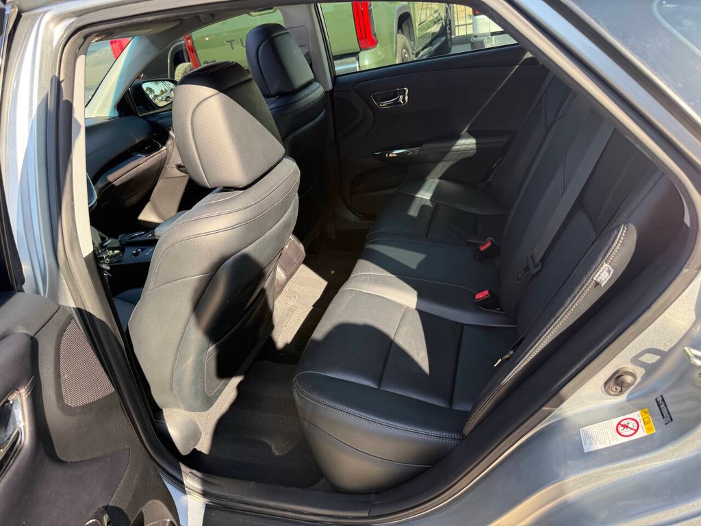 Toyota Avalon Vehicle Full-screen Gallery Image 13