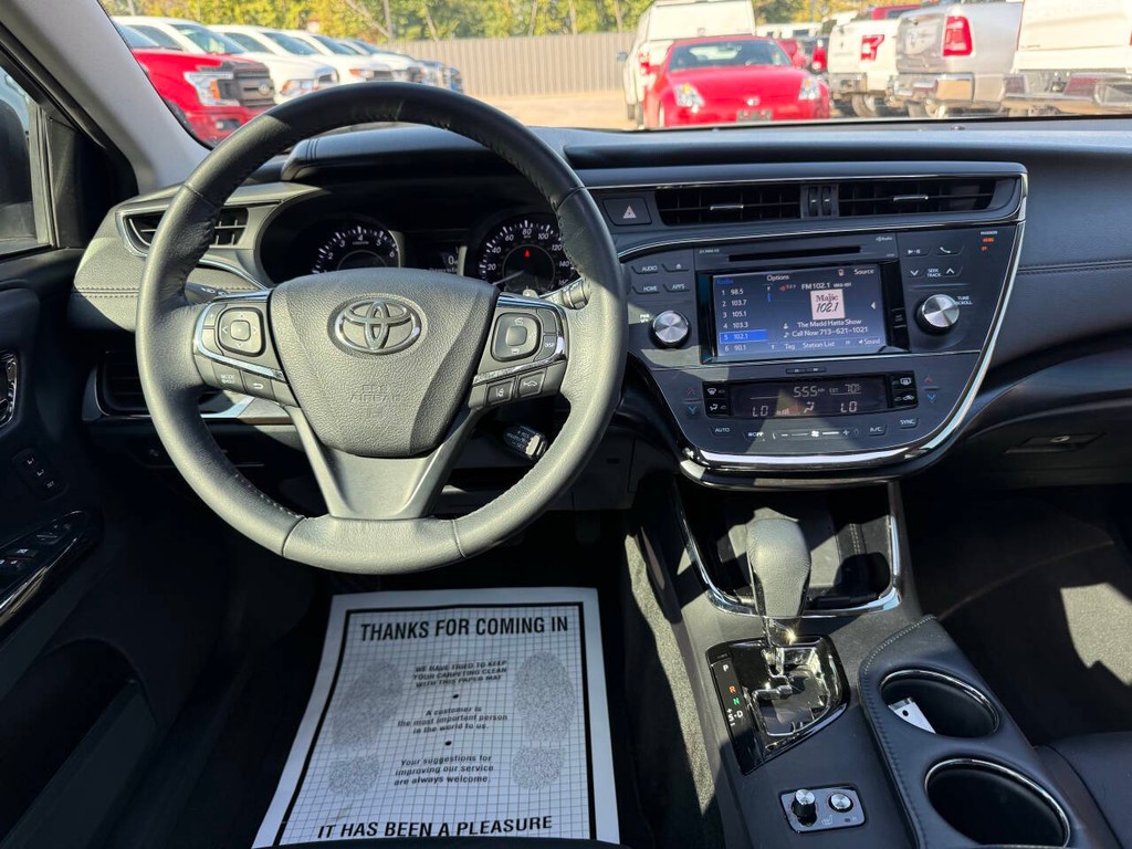 Toyota Avalon Vehicle Full-screen Gallery Image 20