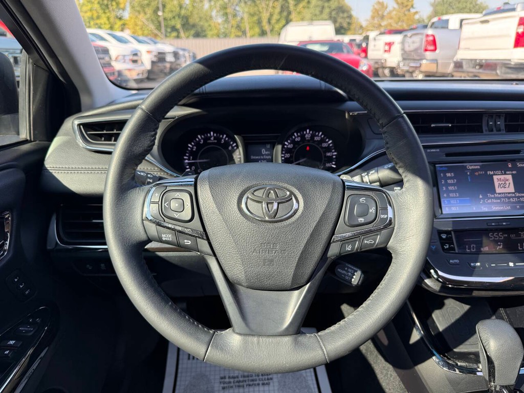 Toyota Avalon Vehicle Full-screen Gallery Image 21
