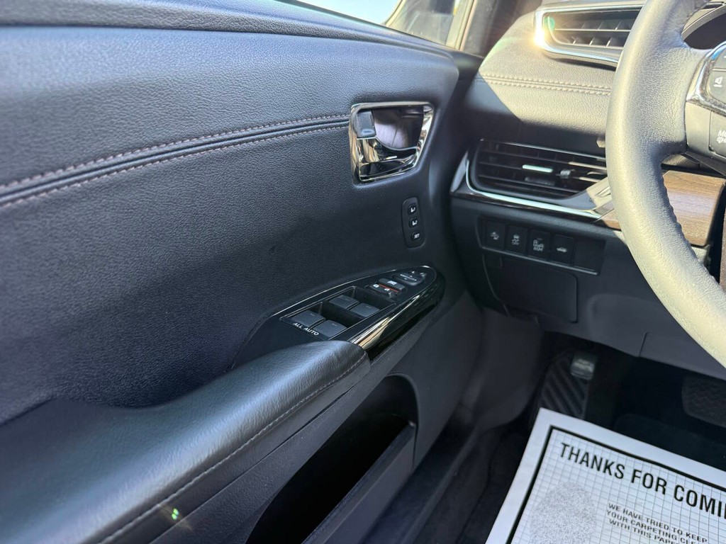Toyota Avalon Vehicle Full-screen Gallery Image 28