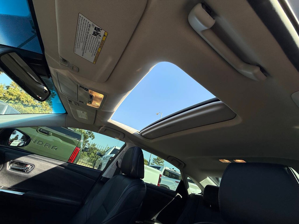 Toyota Avalon Vehicle Full-screen Gallery Image 29