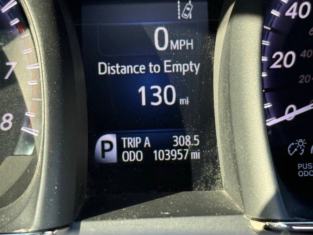 Toyota Avalon Vehicle Full-screen Gallery Image 31