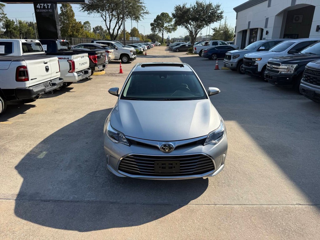 Toyota Avalon Vehicle Full-screen Gallery Image 37
