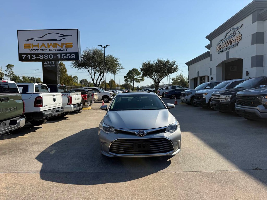 Toyota Avalon Vehicle Full-screen Gallery Image 38
