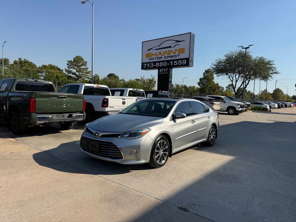Toyota Avalon Vehicle Full-screen Gallery Image 40