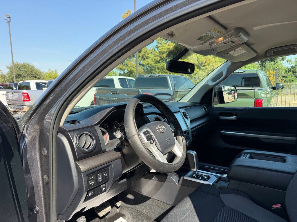Toyota Tundra 2WD Vehicle Full-screen Gallery Image 06