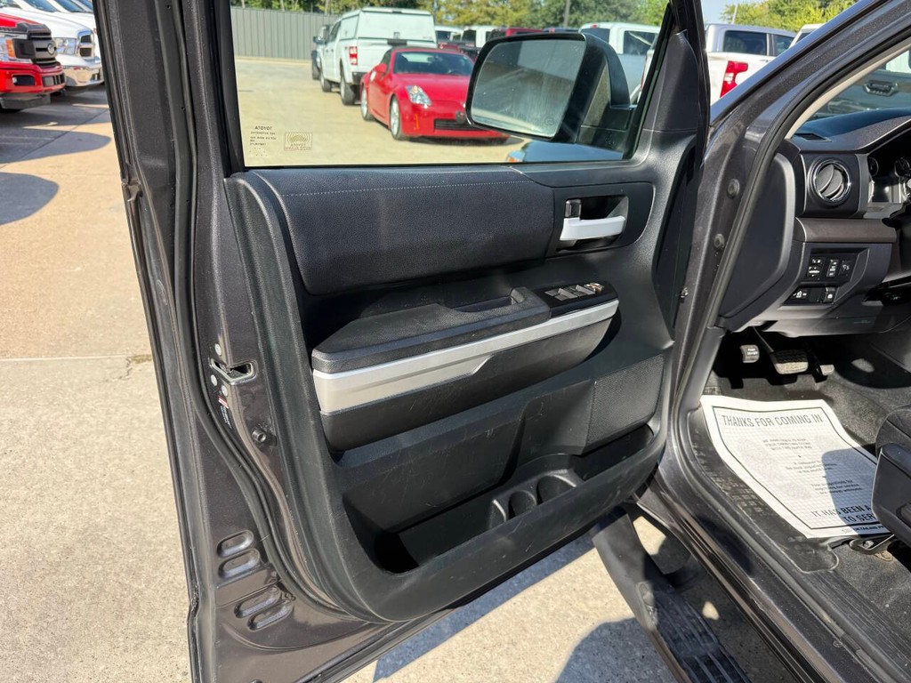 Toyota Tundra 2WD Vehicle Full-screen Gallery Image 08