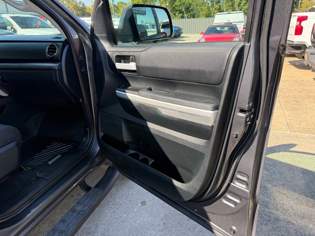 Toyota Tundra 2WD Vehicle Full-screen Gallery Image 11