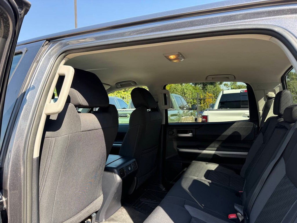 Toyota Tundra 2WD Vehicle Full-screen Gallery Image 12