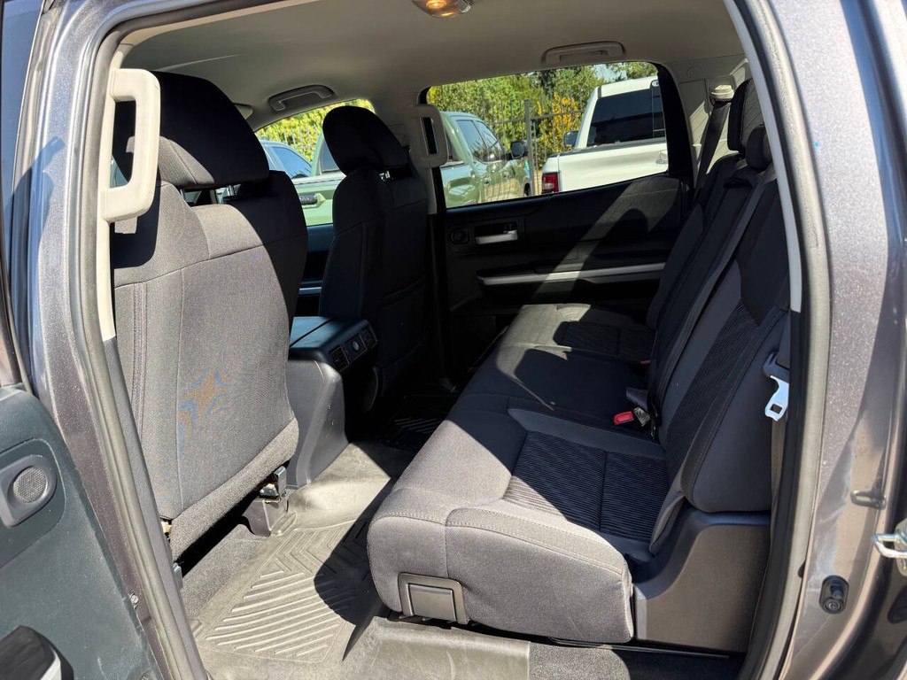 Toyota Tundra 2WD Vehicle Full-screen Gallery Image 13