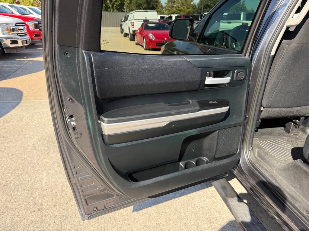 Toyota Tundra 2WD Vehicle Full-screen Gallery Image 14