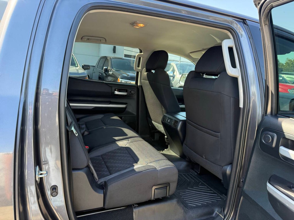 Toyota Tundra 2WD Vehicle Full-screen Gallery Image 15