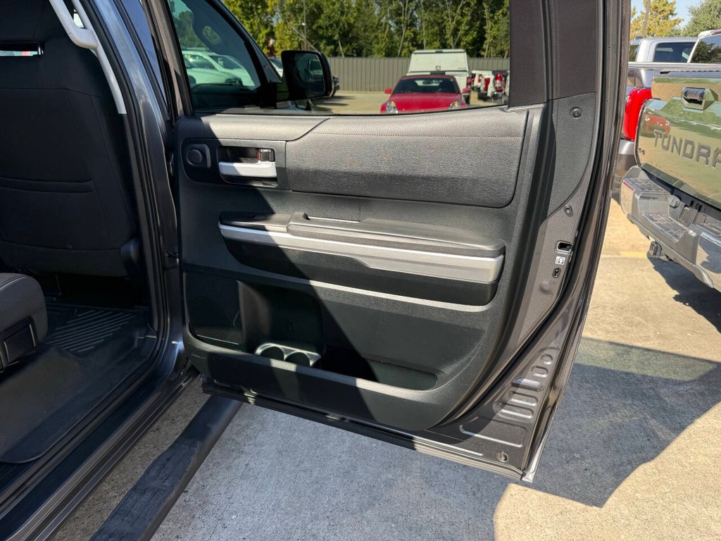 Toyota Tundra 2WD Vehicle Full-screen Gallery Image 16