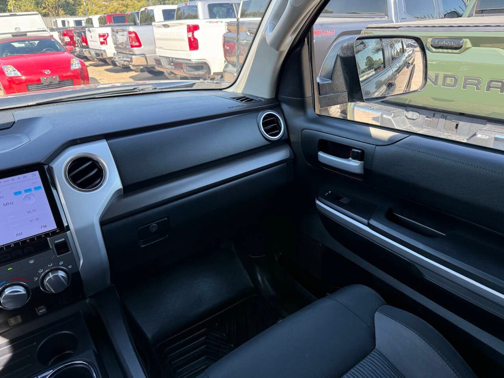 Toyota Tundra 2WD Vehicle Full-screen Gallery Image 20