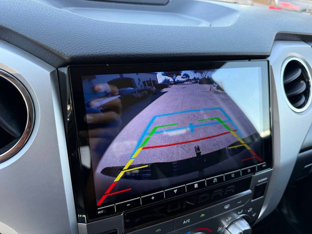 Toyota Tundra 2WD Vehicle Full-screen Gallery Image 25