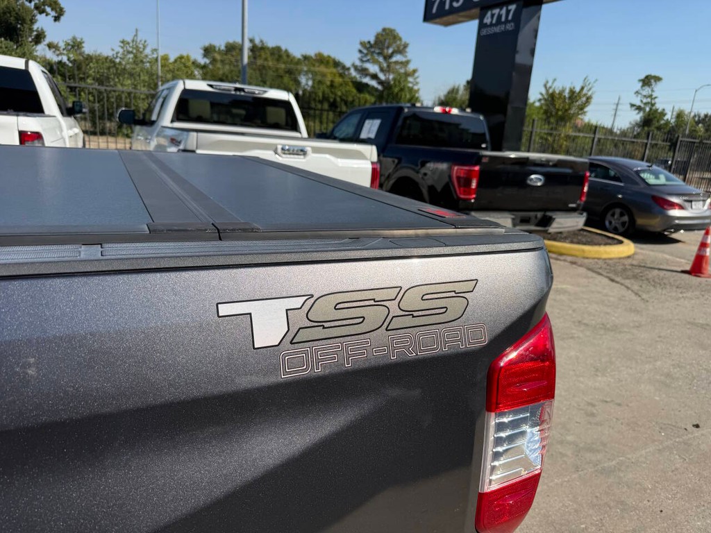 Toyota Tundra 2WD Vehicle Full-screen Gallery Image 35