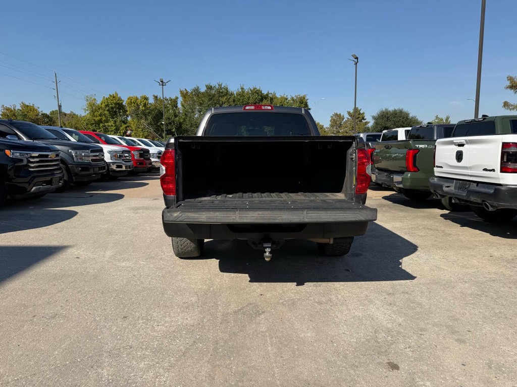 Toyota Tundra 2WD Vehicle Full-screen Gallery Image 36