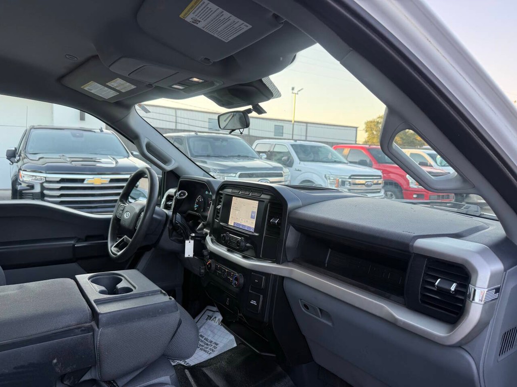 Ford F-150 Vehicle Full-screen Gallery Image 09