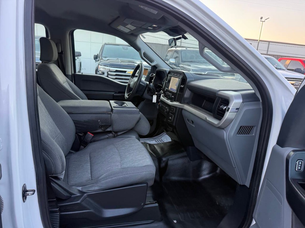 Ford F-150 Vehicle Full-screen Gallery Image 10