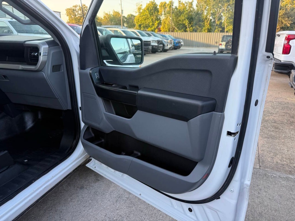 Ford F-150 Vehicle Full-screen Gallery Image 11