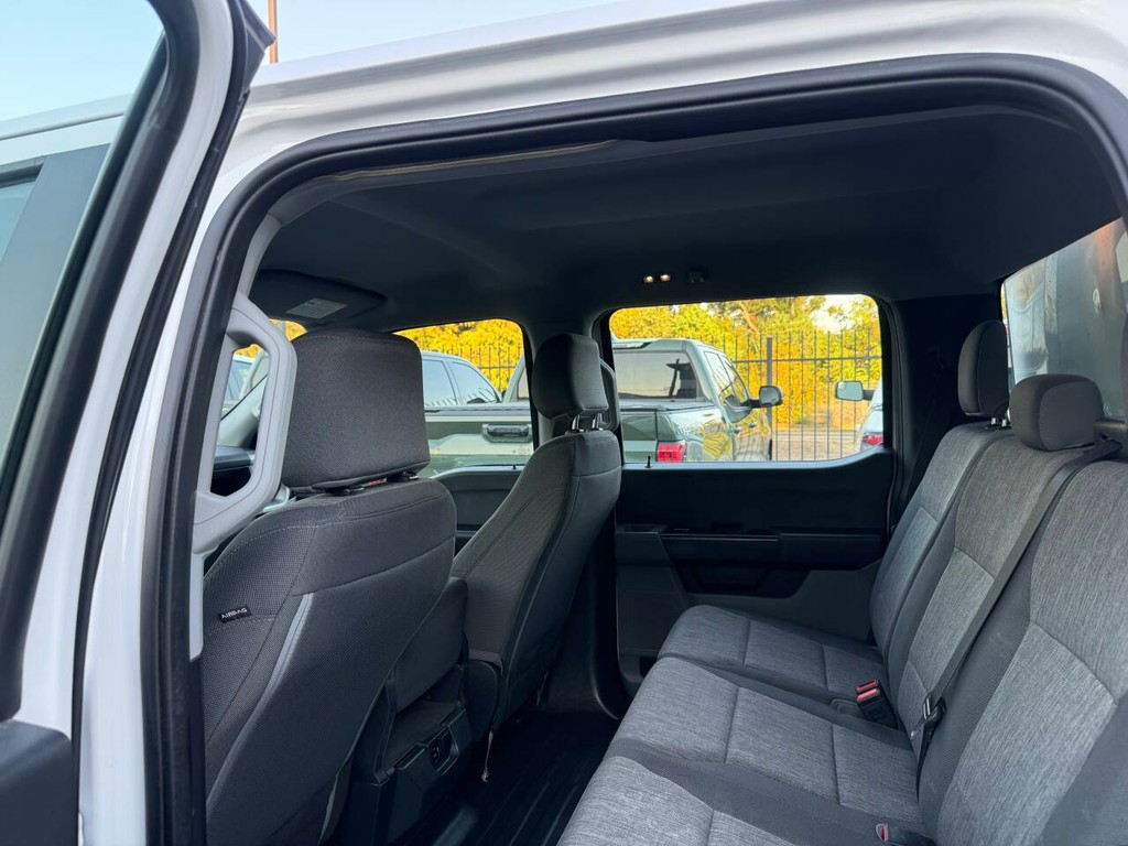 Ford F-150 Vehicle Full-screen Gallery Image 12
