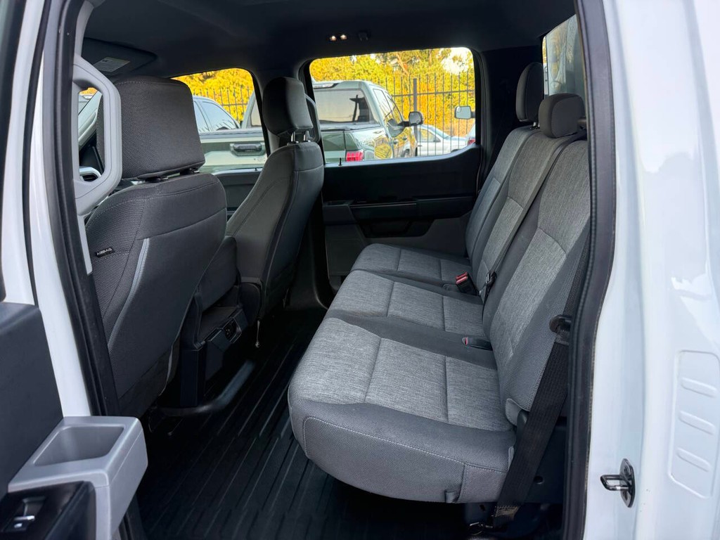 Ford F-150 Vehicle Full-screen Gallery Image 13