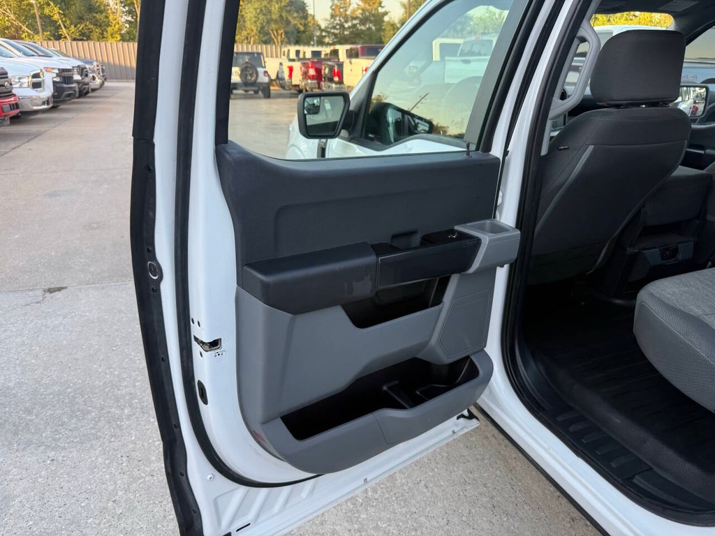 Ford F-150 Vehicle Full-screen Gallery Image 14