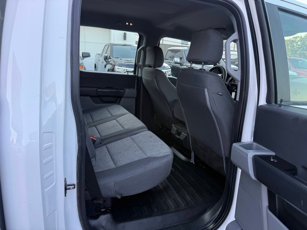 Ford F-150 Vehicle Full-screen Gallery Image 15
