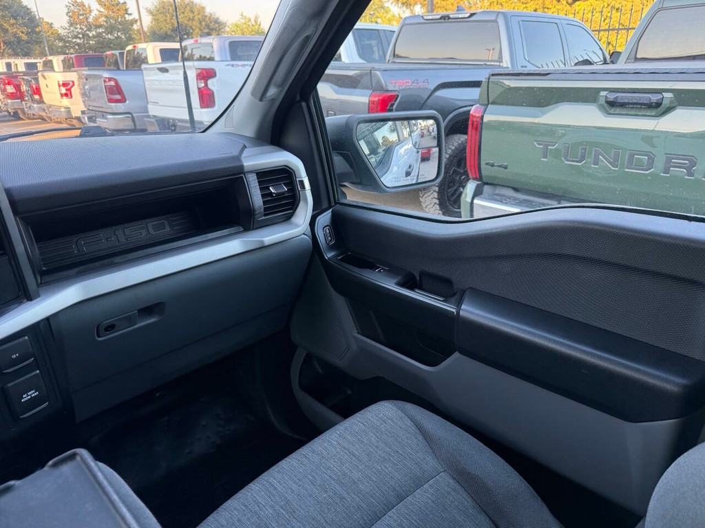 Ford F-150 Vehicle Full-screen Gallery Image 20