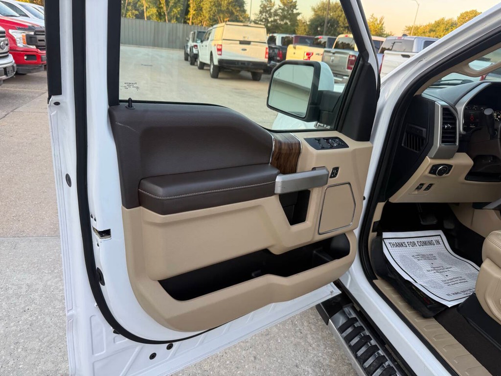 Ford F-150 Vehicle Full-screen Gallery Image 08