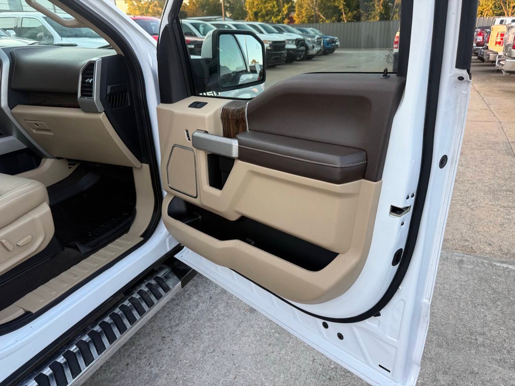 Ford F-150 Vehicle Full-screen Gallery Image 12