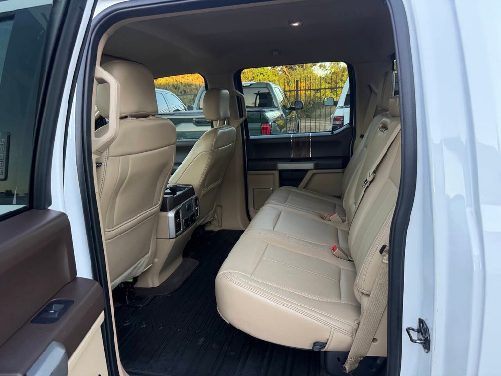 Ford F-150 Vehicle Full-screen Gallery Image 13