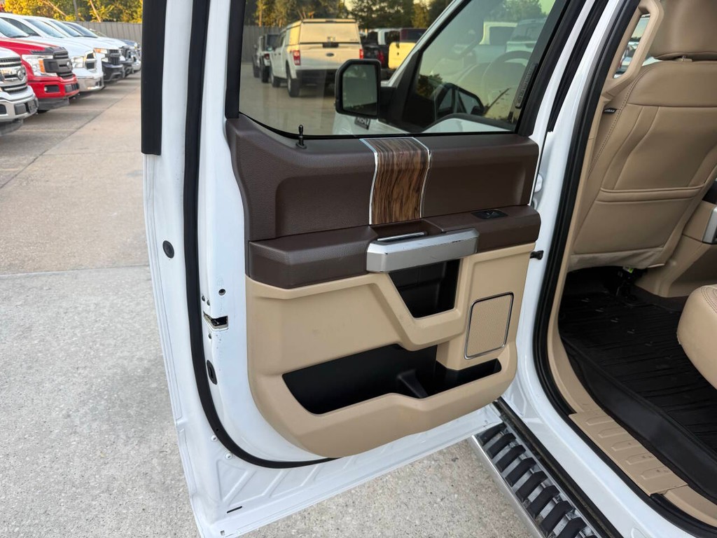 Ford F-150 Vehicle Full-screen Gallery Image 14