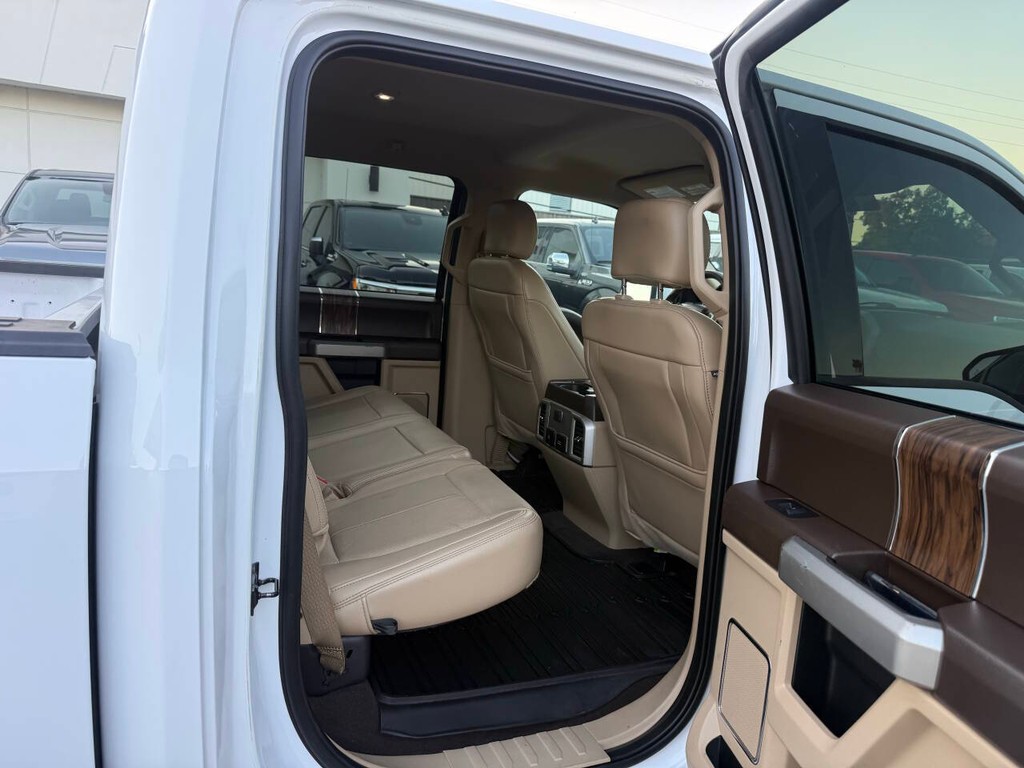 Ford F-150 Vehicle Full-screen Gallery Image 15