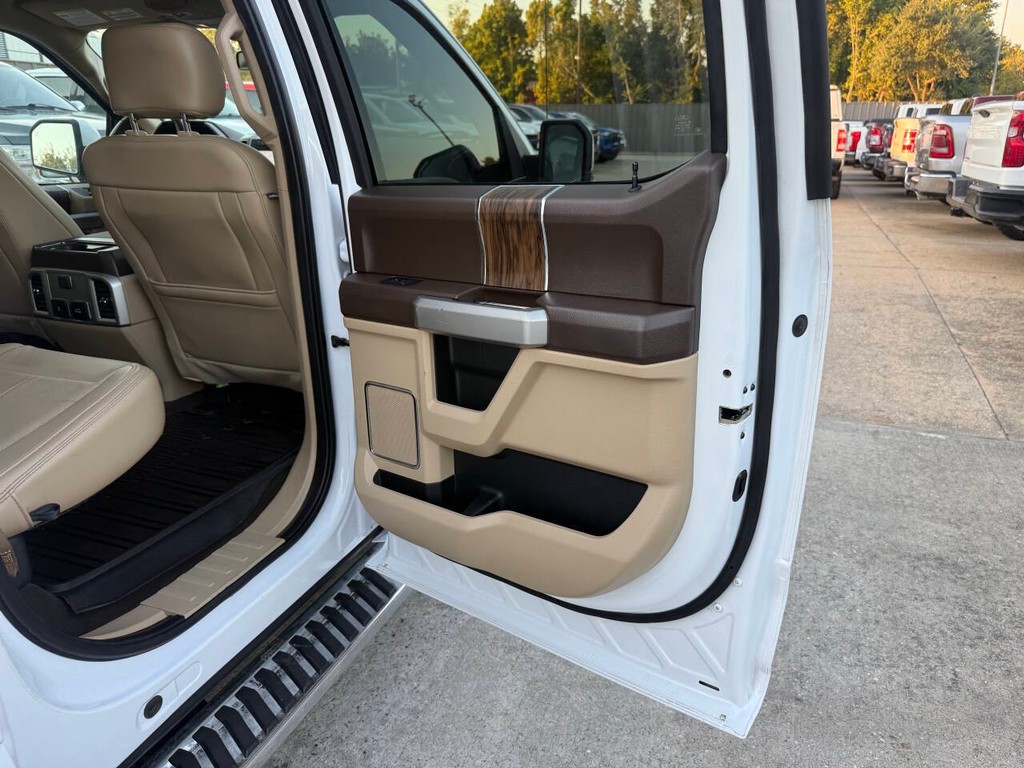 Ford F-150 Vehicle Full-screen Gallery Image 16