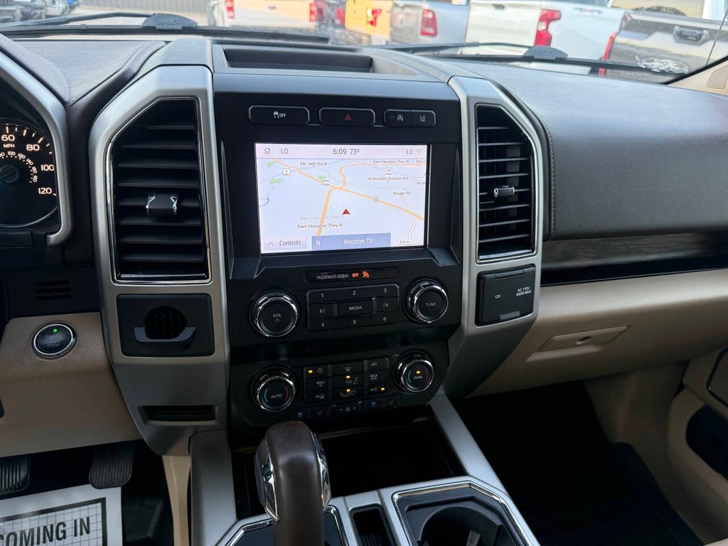 Ford F-150 Vehicle Full-screen Gallery Image 24