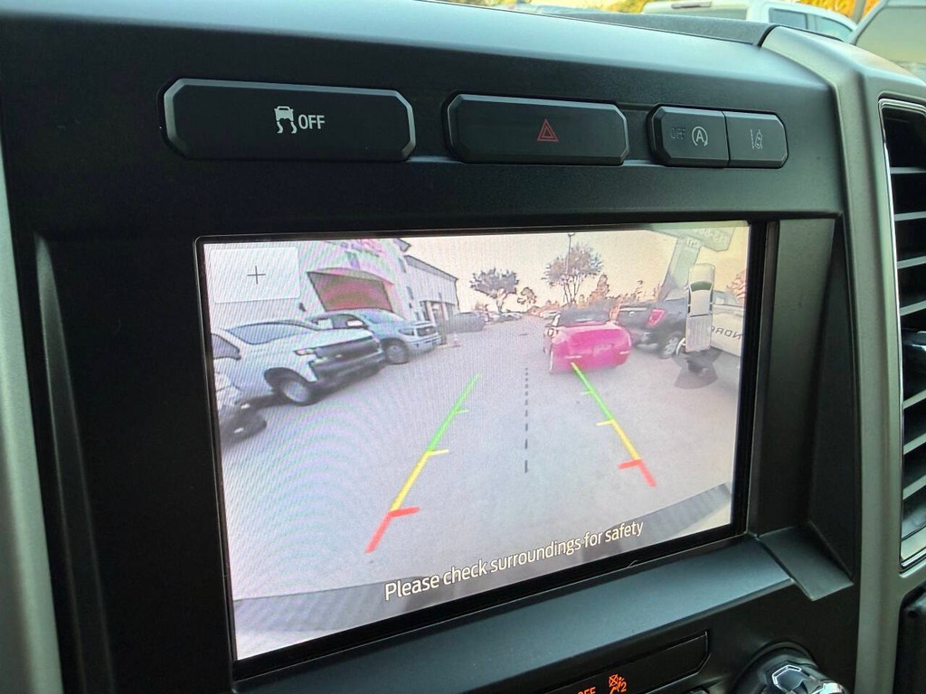 Ford F-150 Vehicle Full-screen Gallery Image 26