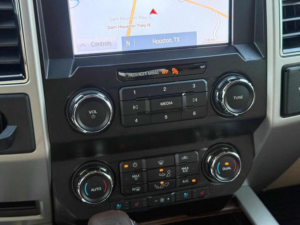 Ford F-150 Vehicle Full-screen Gallery Image 27