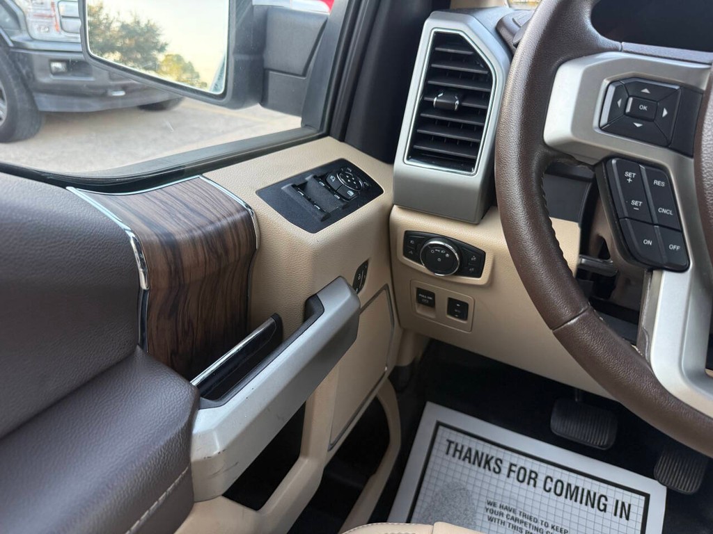 Ford F-150 Vehicle Full-screen Gallery Image 30