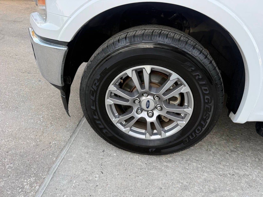 Ford F-150 Vehicle Full-screen Gallery Image 36
