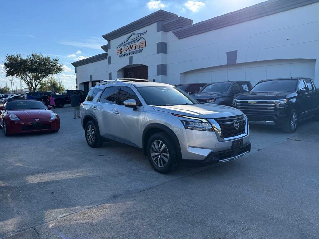 Nissan Pathfinder Vehicle Full-screen Gallery Image 02